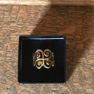 Beautiful Scroll Ring